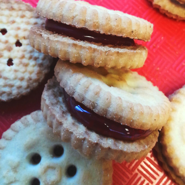 Sandwich Biscuits with Jelly Filling